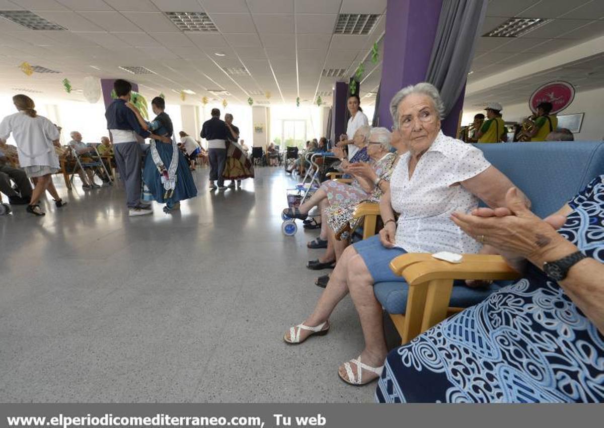 Visita residencia tercera edad y concurso de dibujo