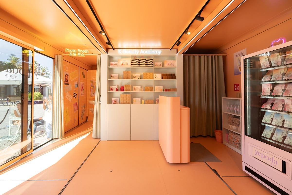 Interior de la 'pop-up' de Yepoda, en el Port Olímpic de Barcelona. Interior de la 'pop-up' de Yepoda, en el Port Olímpic de Barcelona.
