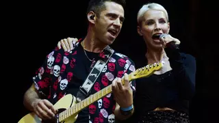 Soraya llega a tiempo a su concierto en A Coruña y con maleta