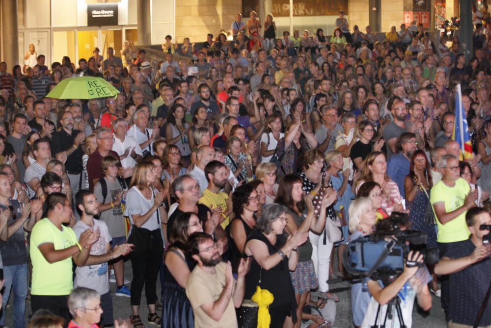 Concentració a la plaça de l''U d''octubre de Girona per l''aniversari del 20-S