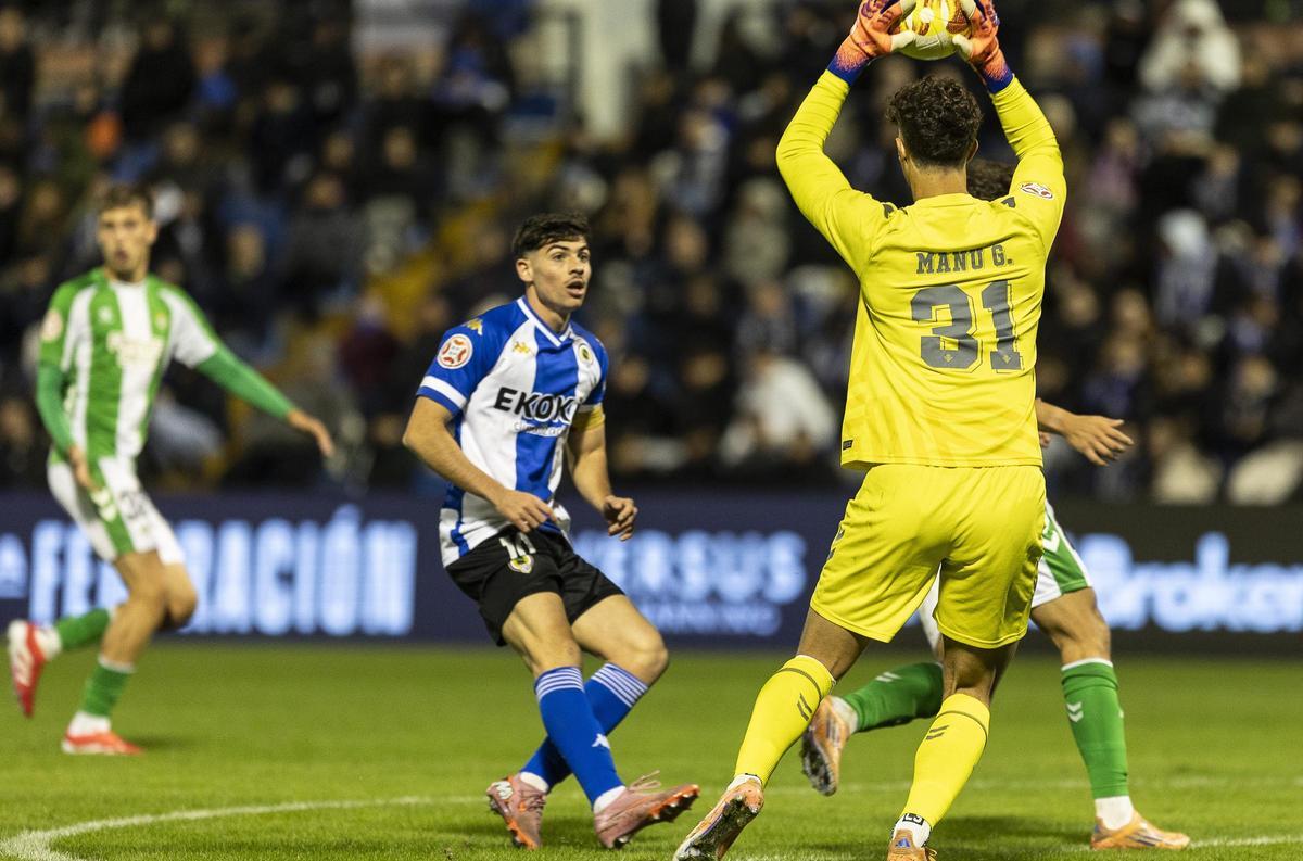 El capitán y canterano Nico Espinosa, en su primera aparición de esta temporada.