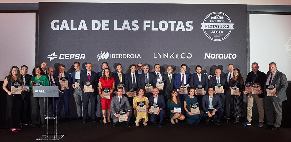 Foto de familia de los premiados en la Gala de las flotas de AEGFA