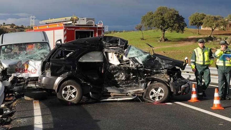 Seis tramos de las carreteras cacereñas figuran entre los más peligrosos del país