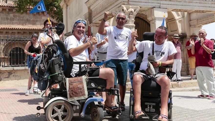 Mérida recibe a la primera expedición en hacer Camino Mozárabe en silla de ruedas
