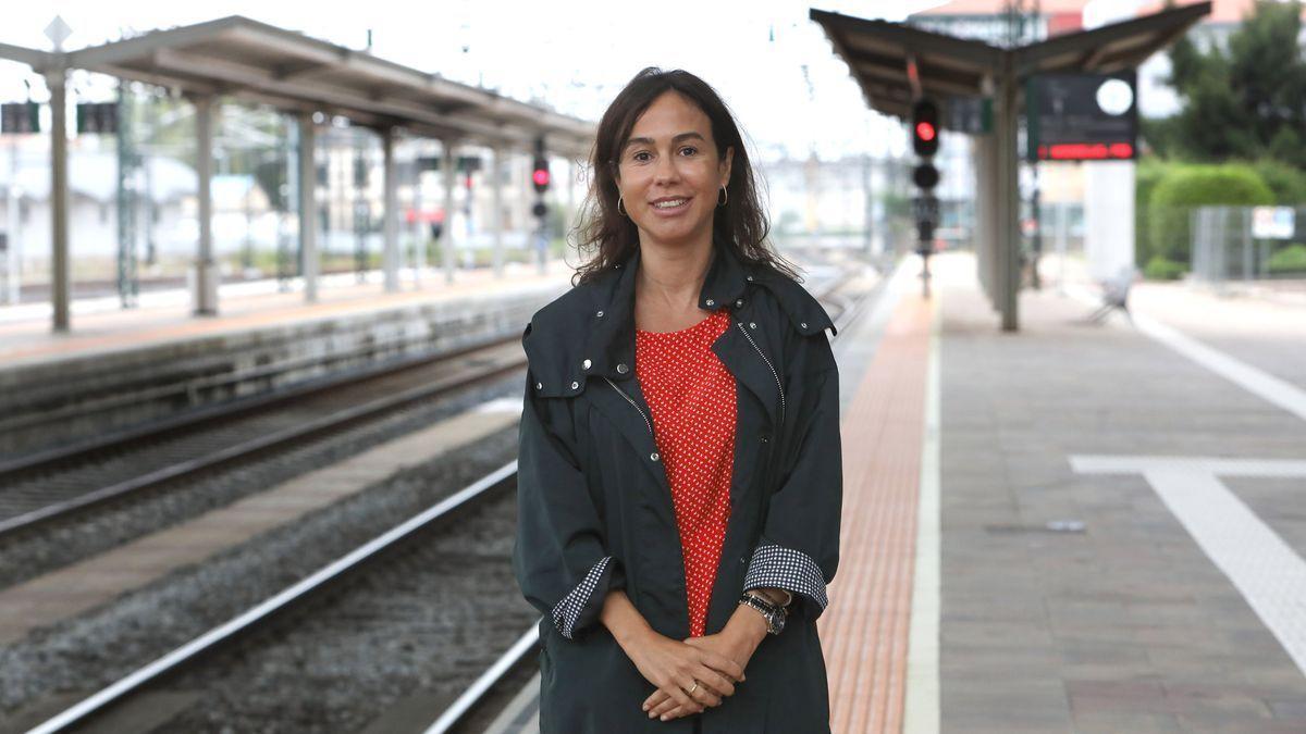 Isabel Pardo de Vera, en la estación de tren de Santiago en 2021.