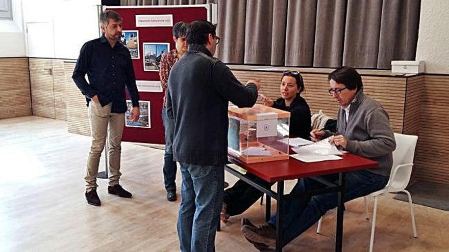 Votació del primer pressupost participatiu de Sant Salvador, el 2016