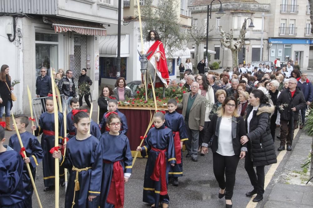 Semana Santa en Morrazo 2016 | Palmas alzadas para la bendición en Cangas