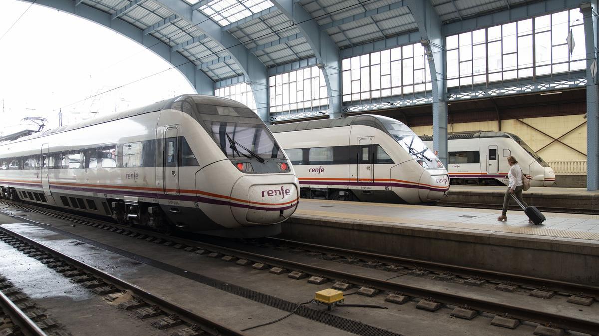 Trenes en la estación de ferrocarril de A Coruña.