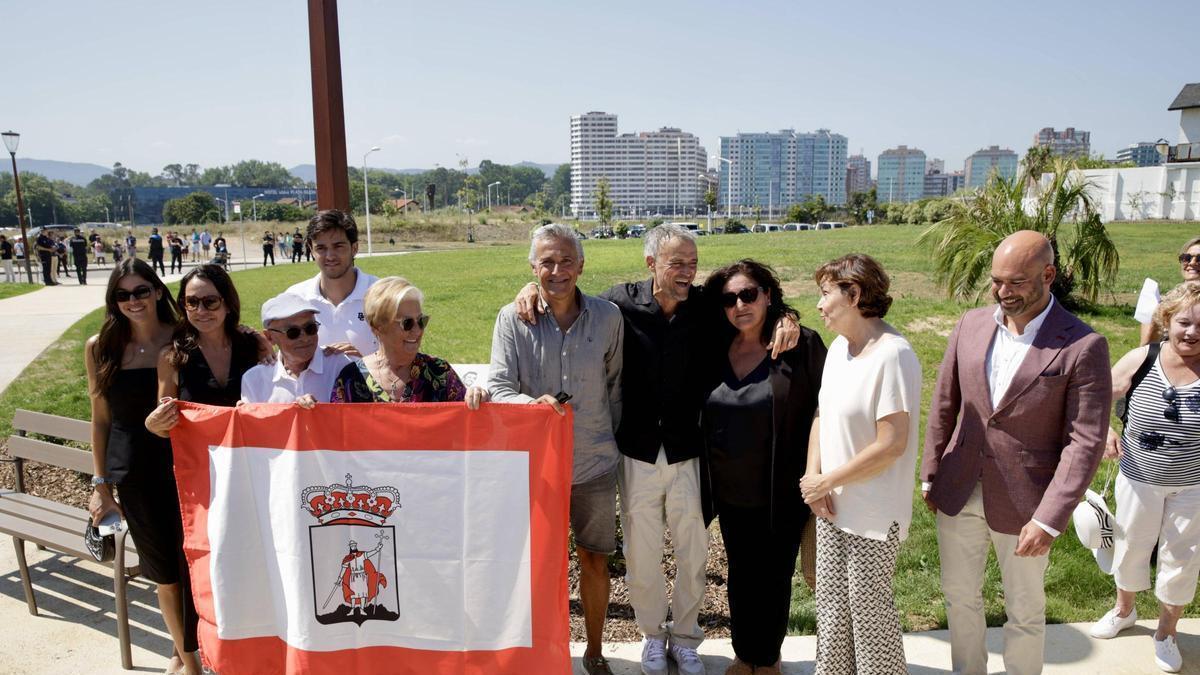 Locura en Gijón con Luis Enrique en la inauguración de la playa verde: "Mi nombre aparece en los postes, pero yo veo el de mis padres; con humildad y trabajo, ellos me enseñaron el camino"