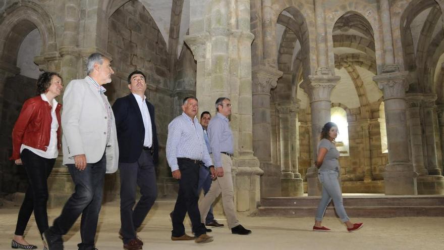 Visita de Román Rodríguez a Carboeiro en la mañana de hoy. // Bernabé / Javier Lalín