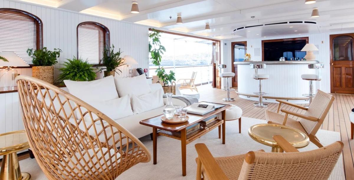 Atraca en Ibiza el 'Shemara', un barco que sirvió a la Marina Real Británica y que luego protagonizó unas locas fiestas