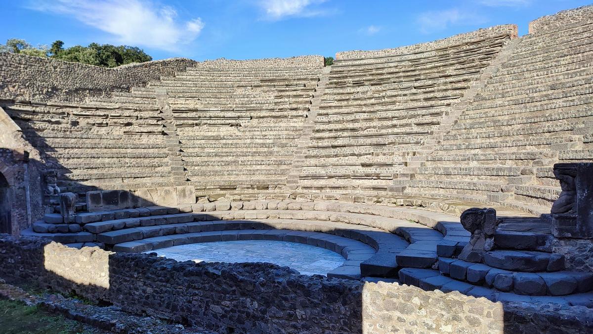 Cerca del Teatro Piccolo de Pompeya se amontonaban bares a los que la multitud acudía antres y después de la función