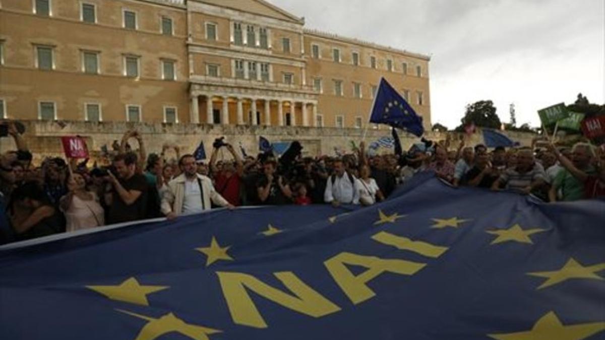 Manifestación a favor del 'sí', este martes en Atenas.