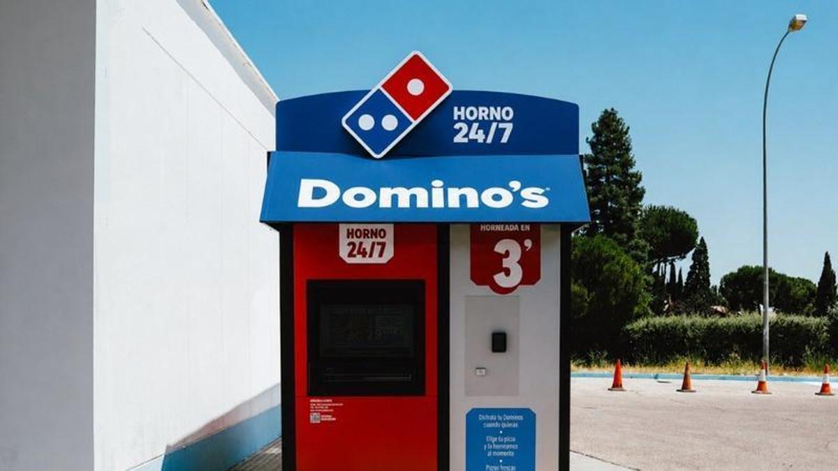 Puesto de 'vending' de Domino's Pizza