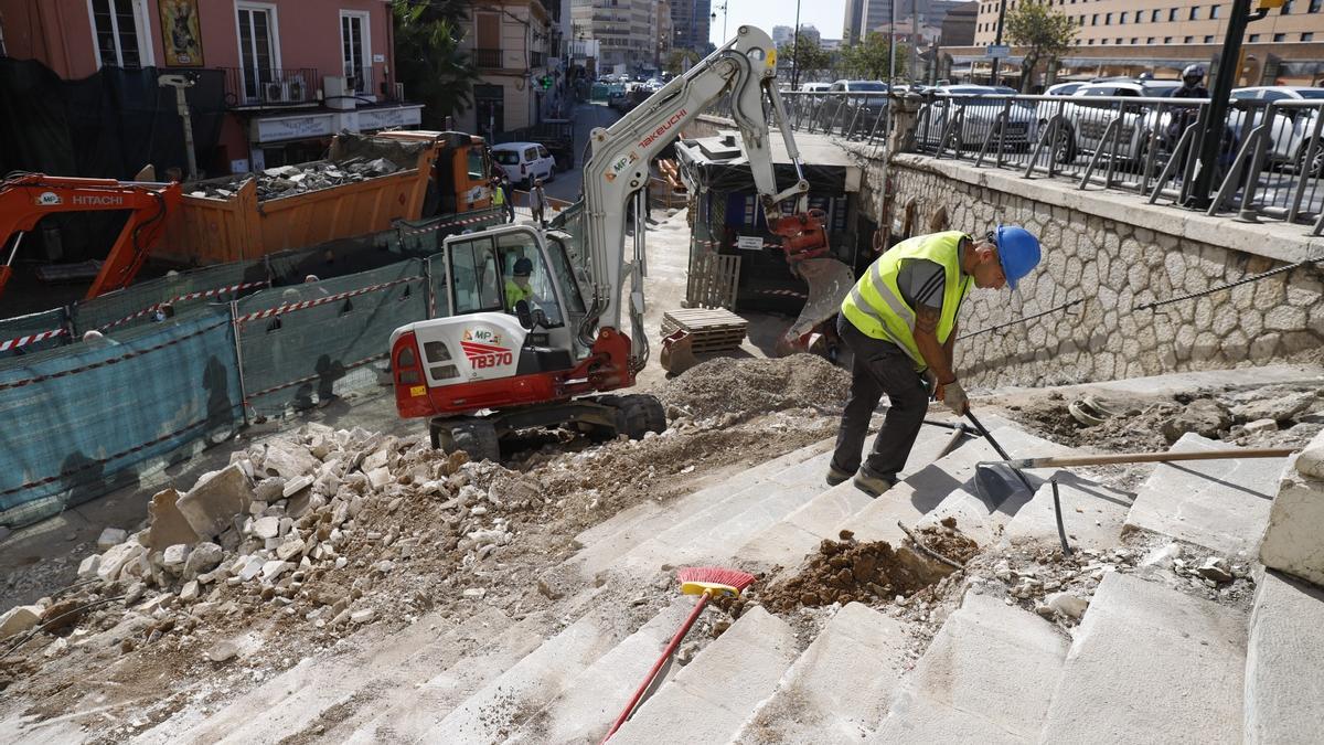 Avanzan los trabajos para desmontar la Tribuna de los Pobres