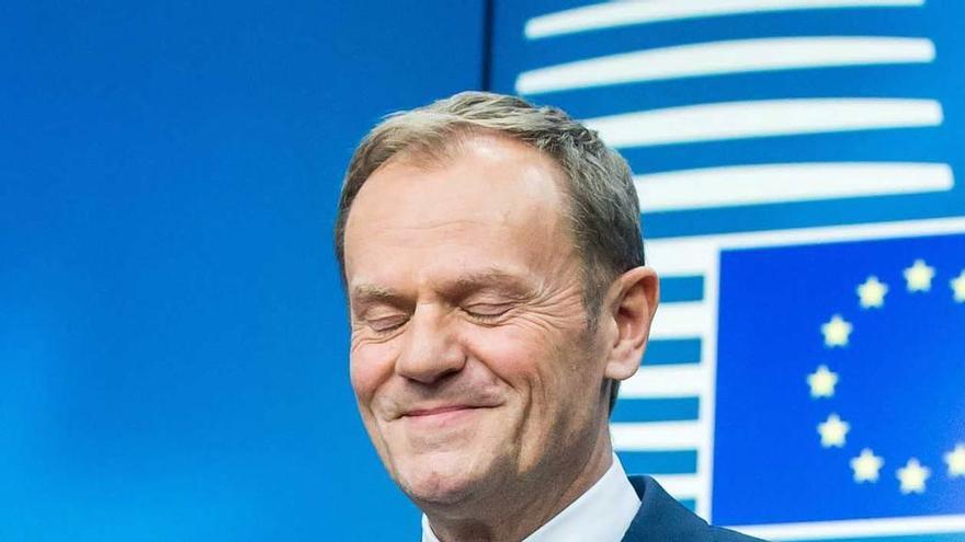 Tusk, ayer, en una rueda de prensa tras su reelección.