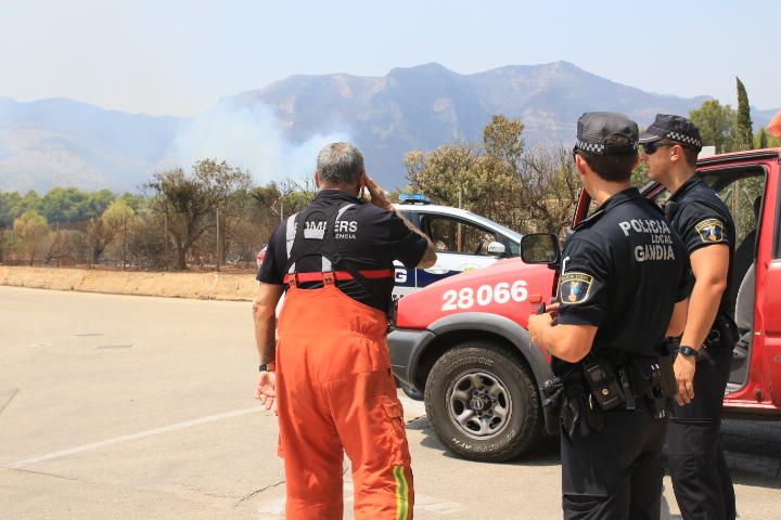 Incendio forestal entre Pinet, La drova y Marxuquera