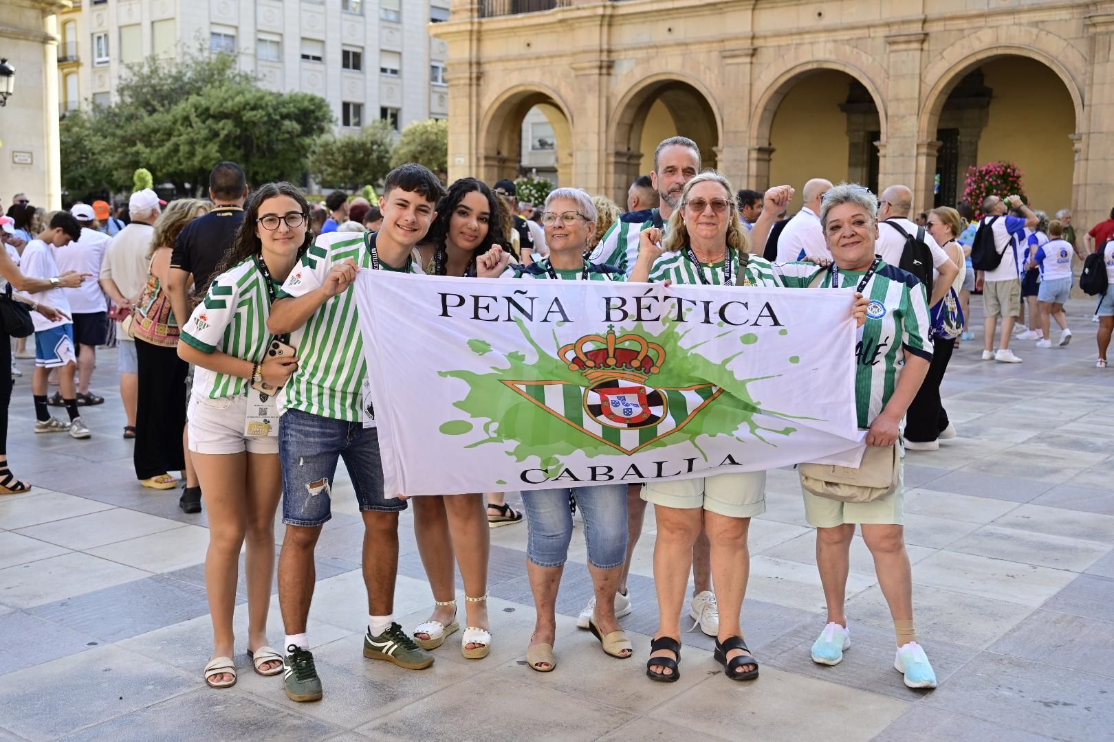 Galería | Un millar de peñistas toman Castellón