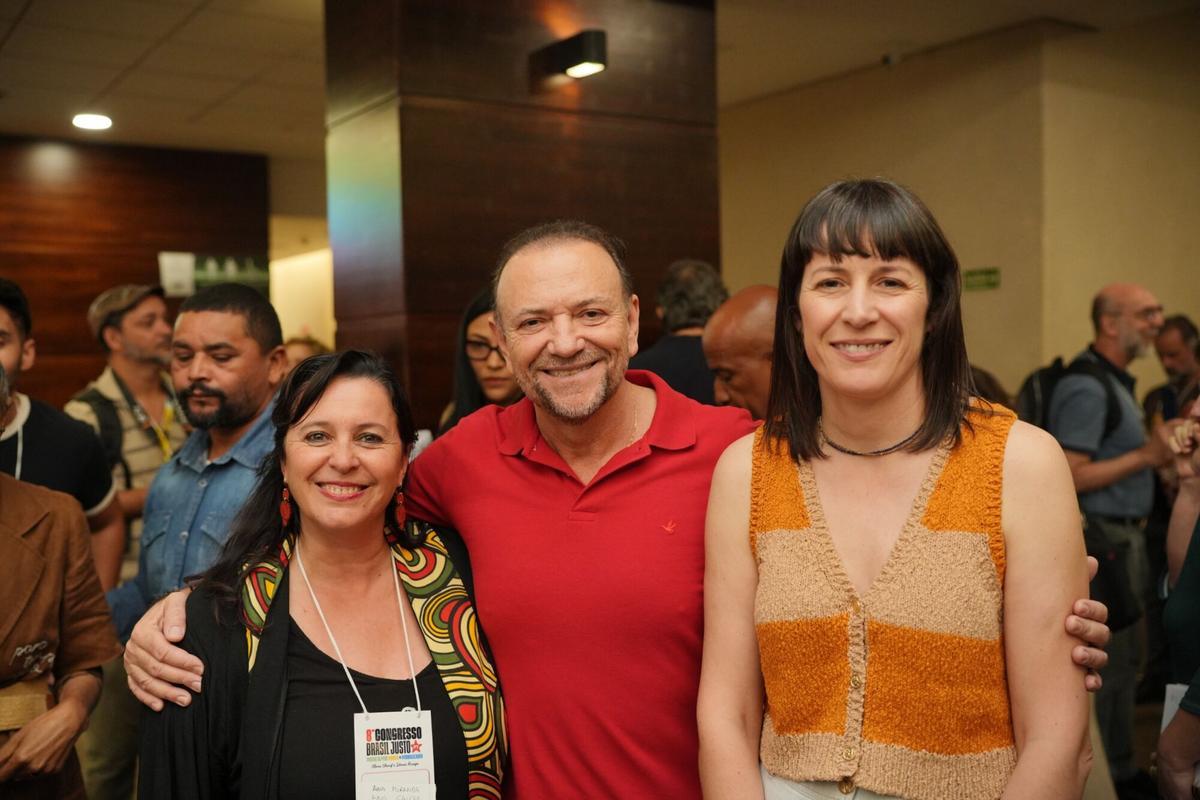 La portavoz nacional del BNG, Ana Pontón (d) y la diputada de dicha formación, Ana Miranda (i), posan con Edinho Silva, presidente del Partido dos Trabalhadores ( PT ), durante su visita a Brasil. POLITICA. BLOQUE NACIONALISTA GALEGO. BNG