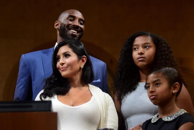 Kobe Bryant junto a su familia durante el Día de Kobe Bryant el 24 de agosto de 2016 en Los Angeles, California.