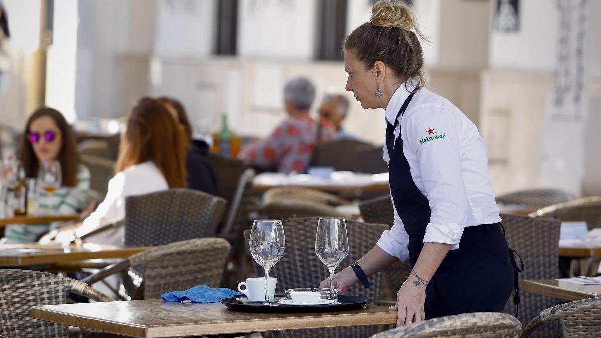 La menor actividad en servicios se ha dejado notar en los datos de empleo del primer trimestre.