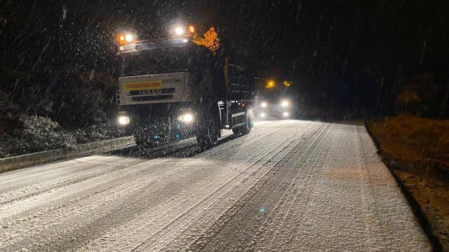 Utiel acumula 10 centímetros de nieve en una madrugada con lluvias generalizadas en la Comunitat