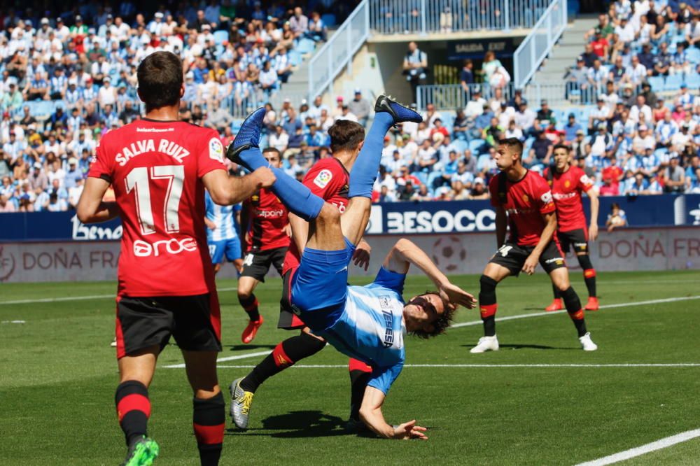 Un tanto de Leo Suárez a cinco minutos del final le da la victoria y los tres puntos al RCD Mallorca en su visita a La Rosaleda, en un duelo de aspirantes al ascenso a Primera División que comenzaban la jornada empatados a puntos.