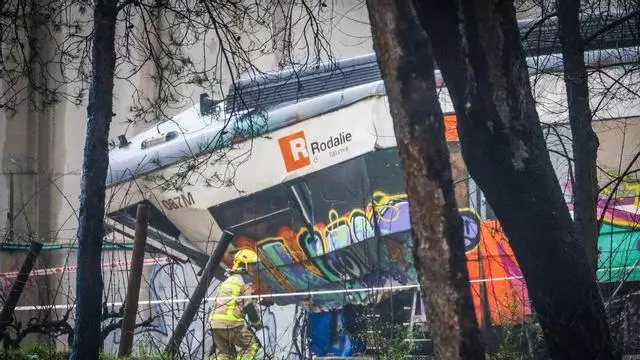 El tren descarrilado en Gelida, la mañana después del accidente