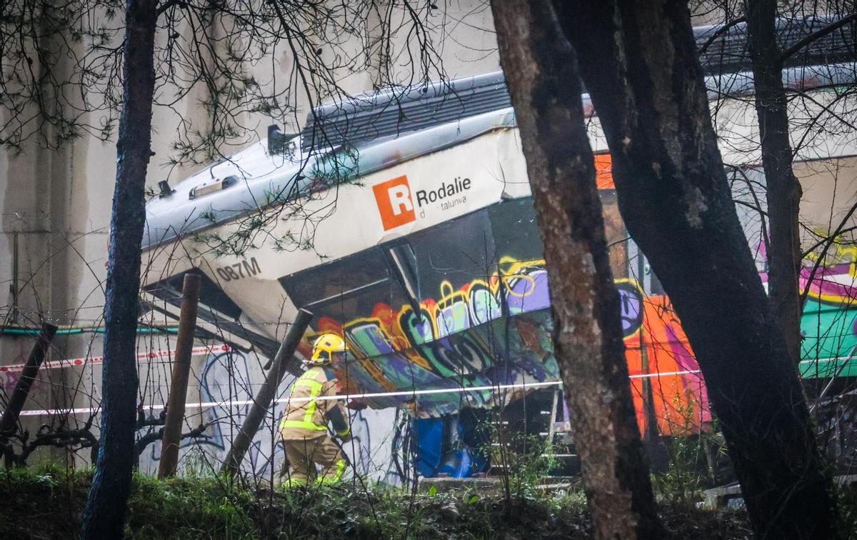 El tren descarrilado en Gelida, la mañana después del accidente