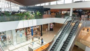 ¿Quins centres comercials (i en quins horaris) obren demà, Dijous Sant, a Barcelona i a la resta de Catalunya?