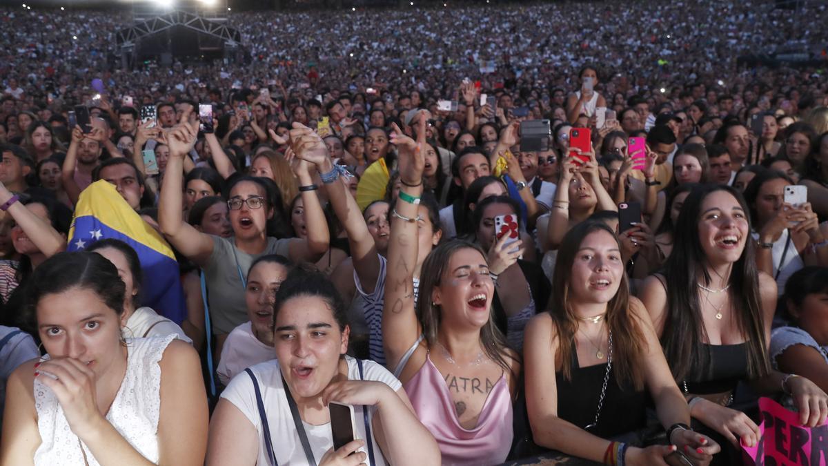 Jóvenes asistentes a un concierto en Castrelos