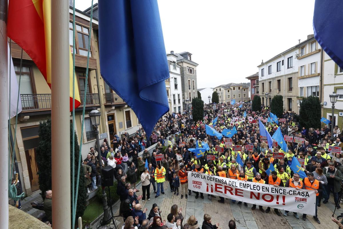 EN IMÁGENES: Así fue la manifestación que llenó las calles de Navia en ...