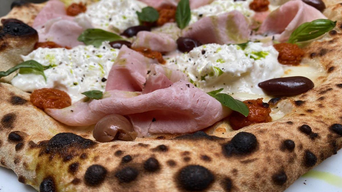 El truco para meter dos pizzas al horno a la vez en la misma