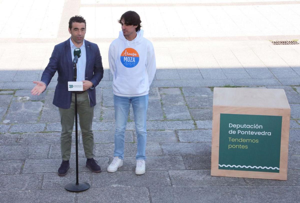 Participantes con Luis López
y Javier Tourís, ayer. | FdV