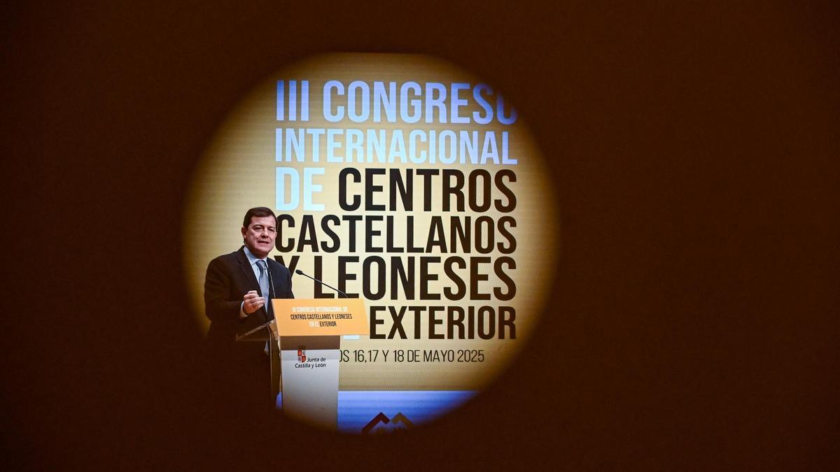 Inauguración del III Congreso de Centros de Castilla y León en el Exterior por parte del presidente de la Junta de Castilla y León, Alfonso Fernández Mañueco