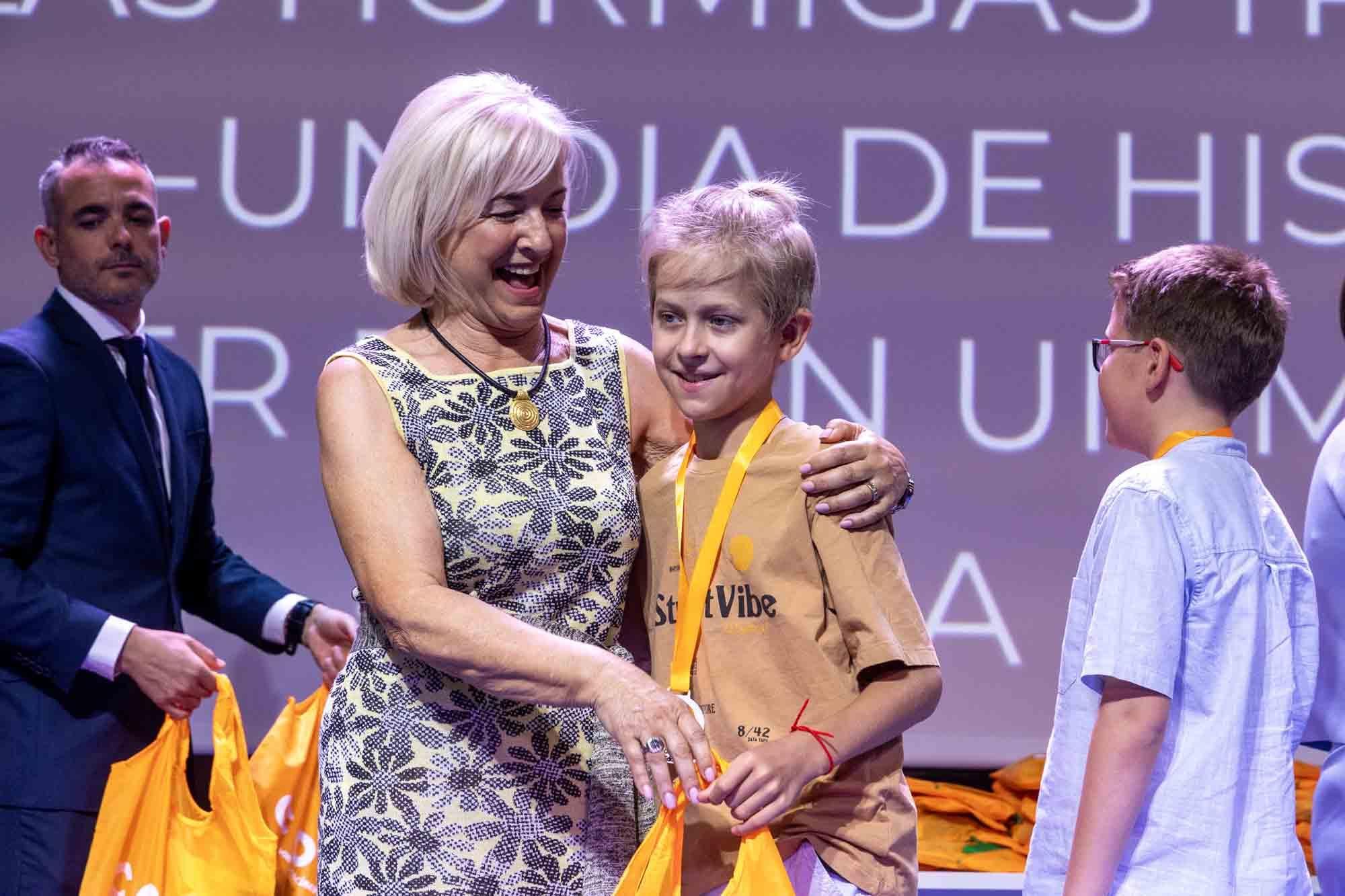 Entrega de premios del concurso infantil de relatos cortos "Cuéntame un cuento para comer" en el Club INFORMACIÓN organizado por COES
