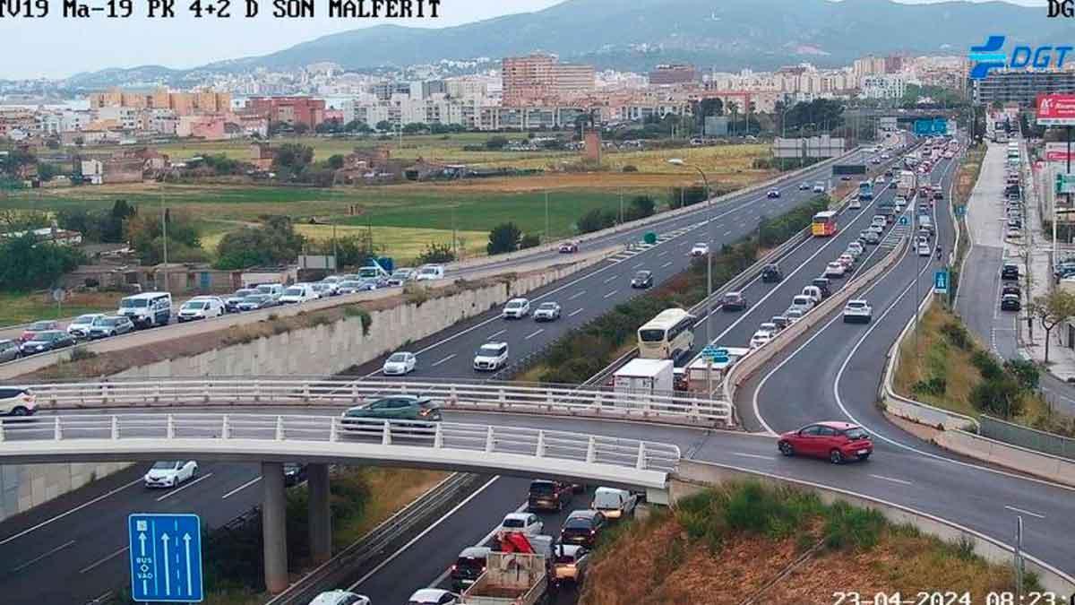 Atascos kilométricos en la autopista de Llucmajor