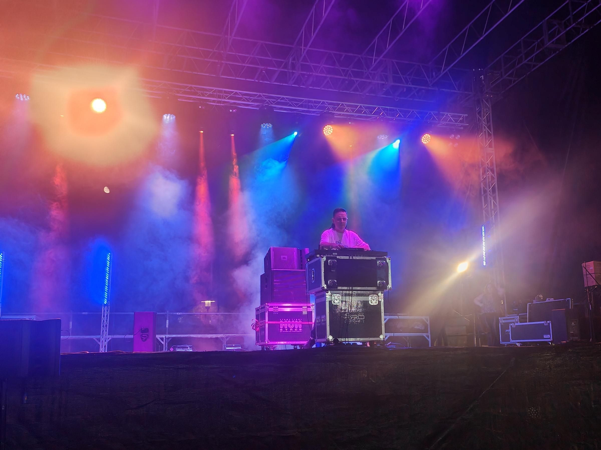 Dj Michi triunfa en el inicio de las Festas do Cristo de Cangas