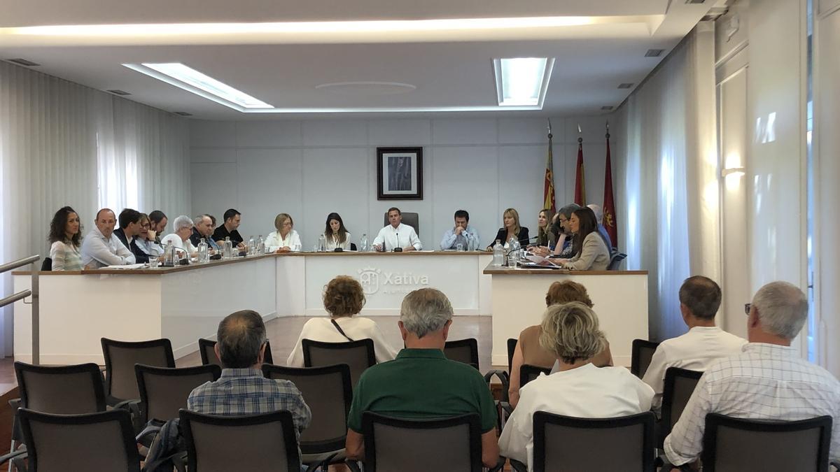 Imagen del pleno celebrado en el Ayuntamiento de Xàtiva durante el pasado fin de semana.