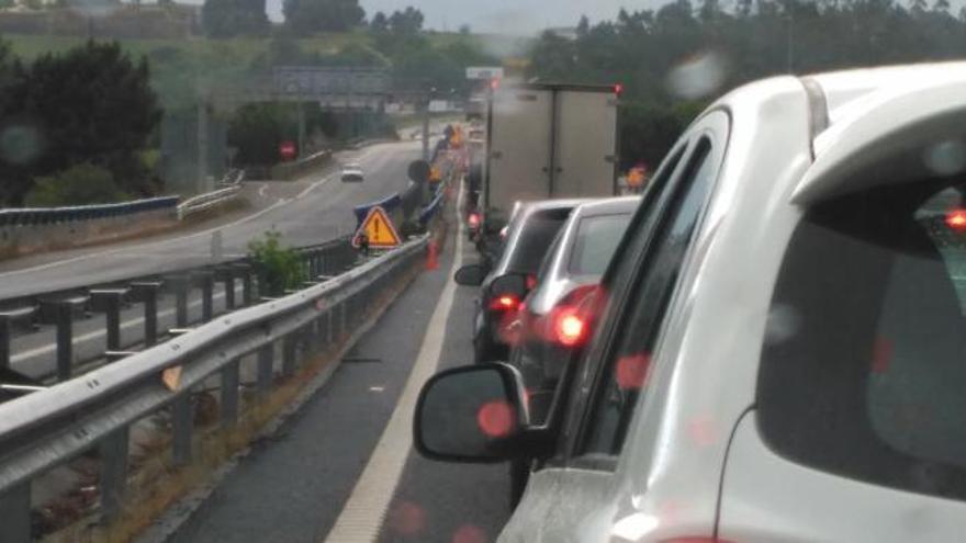 Cierre de fronteras con Portugal | Atascos de una hora en el puente internacional de Tui