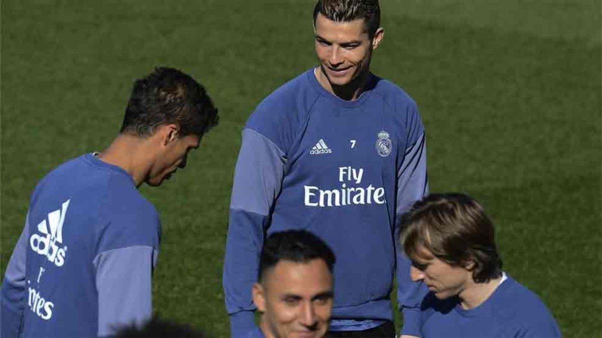 Varane participó en el entrenamiento