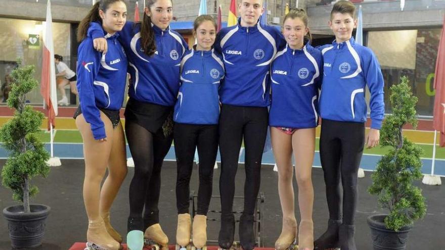 Los seis patinadores del Maxia que participaron en el Campeonato de España cadete.