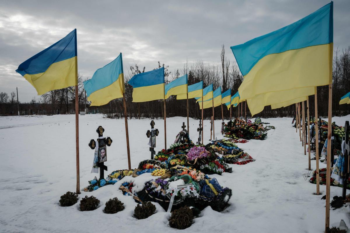 Cementerio en Kramatorsk tras la invasión rusa de Ucrania