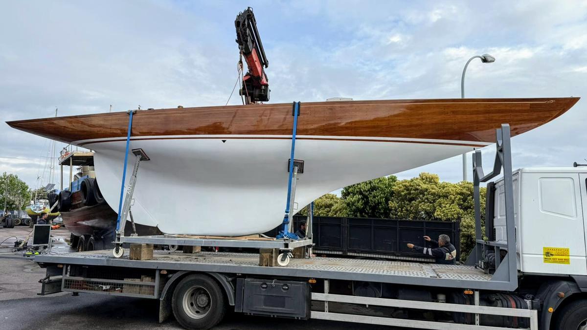 Transporte del barco a Sanxenxo