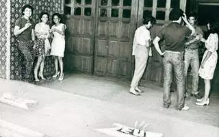 Imágenes históricas de empleados y clientes de la discoteca Zeus y El Desván en Castelló