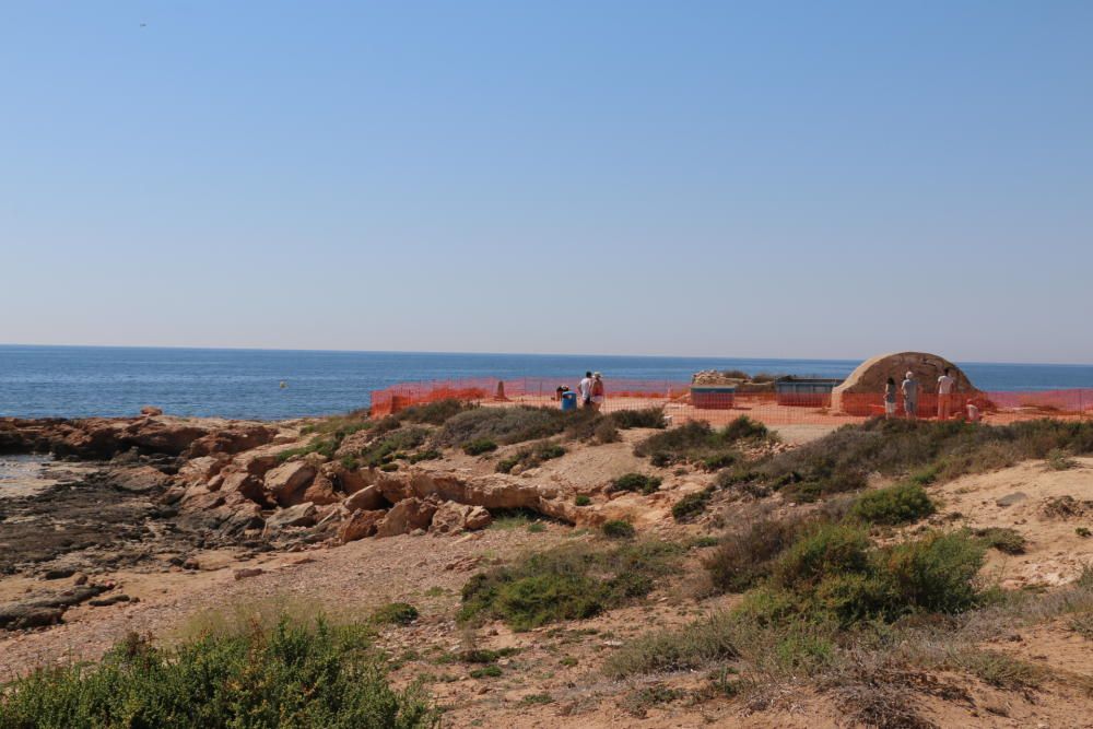 Visita de técnicos y ediles del gobierno local a la excavación del refugio