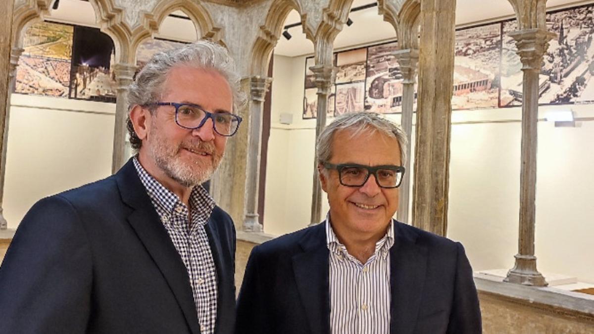 El Decano del Colegio de Arquitectos, Carlos Turégano, y el gerente de Lara Oficinas, Sergio Lara en la presentación del fallo de esta mañana en el COAA.