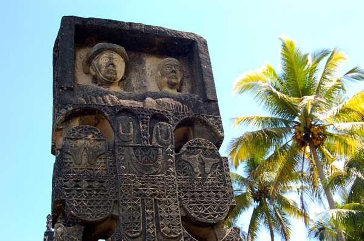 El rostro de los difuntos se representa en algunas tumbas de piedra
