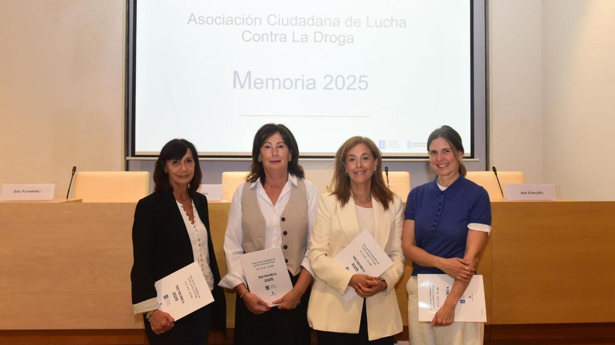 El equipo de la Asociación Ciudadana de Lucha contra la Droga (Aclad) de A Coruña durante la presentación de su memoria de 2025.