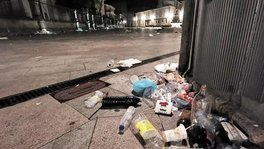 Las &quot;peñas&quot; de Pontevedra dejan un mar de basura y críticas